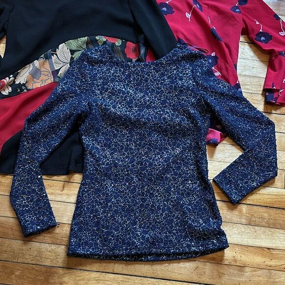 Bundle of Three Women’s assorted long sleeve tops size medium - Picture 2 of 8